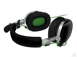 Razer Blackshark Gaming Headset - Exclusive Helicoptor Headset Design, Complete Sound Isolation System, Open Wired Look Boom Microphone, High Performance Drivers